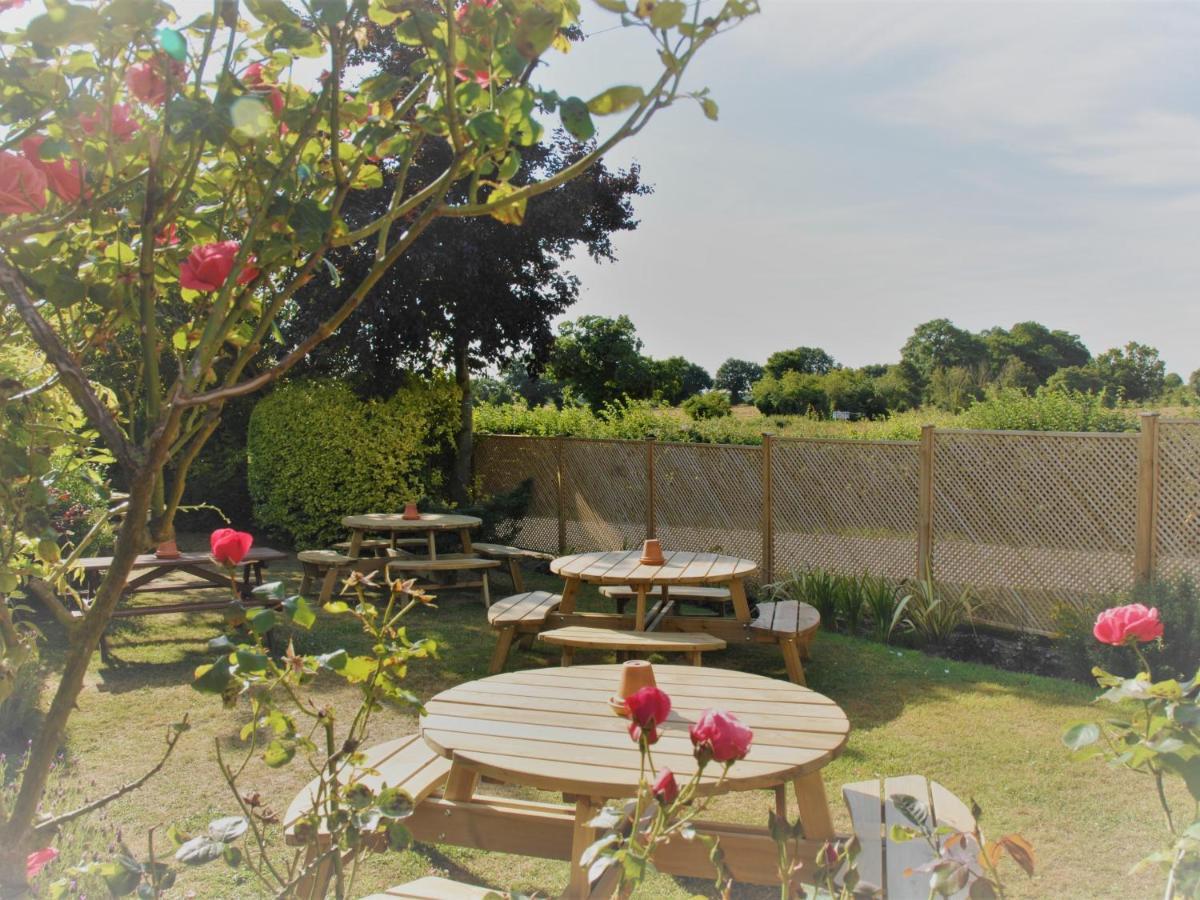 The Bird In Hand Ashwellthorpe エクステリア 写真
